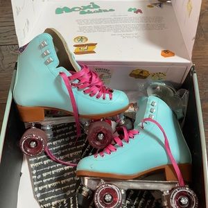 Moxi Beach Bunny Skates